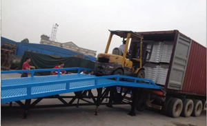 移動(dòng)式登車橋 移動(dòng)式登車橋